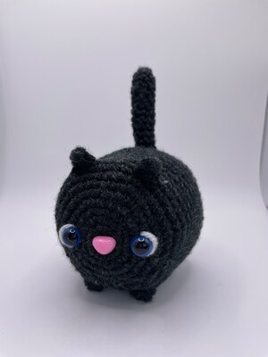 Cat. Chunky pet crochet. Chunky cat. Emotional support crochet